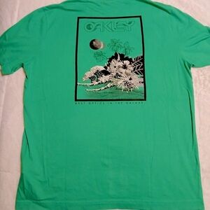 Marine Green Oakley Premium T-Shirt w/Black & White Sea Life Graphic Men M NWOT